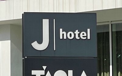 J Hotel (⭐️⭐️⭐️⭐️)